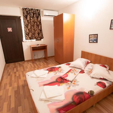 Casa Camelia Hotell Dubova Exteriör bild