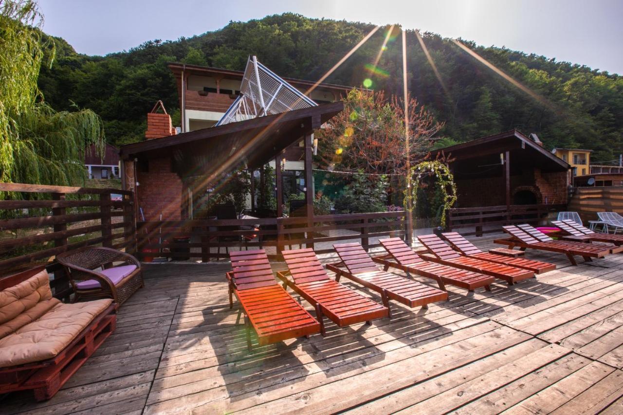 Casa Camelia Hotell Dubova Exteriör bild